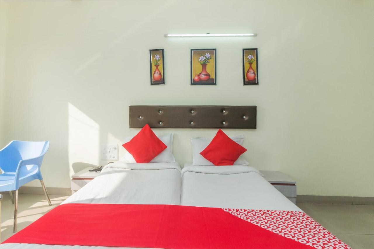 Flagship 4387 Hotel Theem Plaaza Nashik Exterior foto